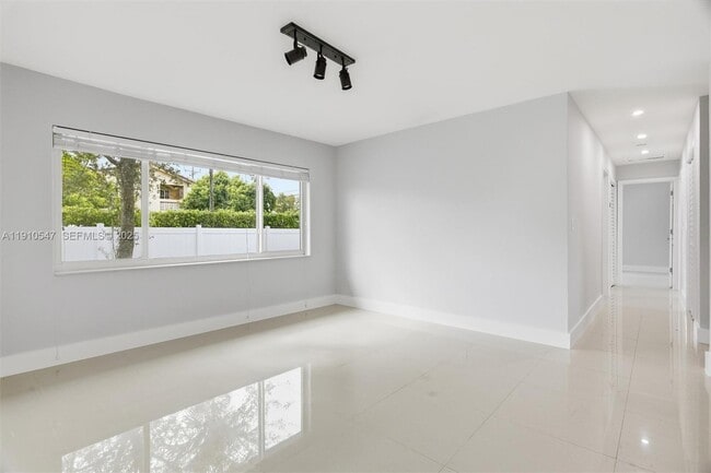 Building Photo - 5250 SW 96th Ave