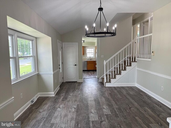 Building Photo - 417 Greenview Dr