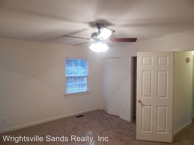 Building Photo - 4751 College Acres Dr