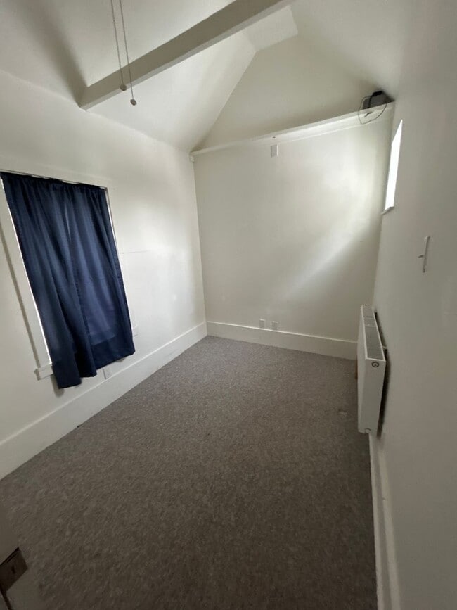 Building Photo - 96 School St