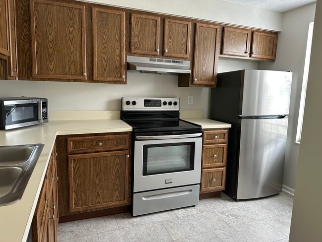 Building Photo - 5035 Hamilton Dr