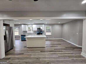 Building Photo - 999 Braselton Hwy