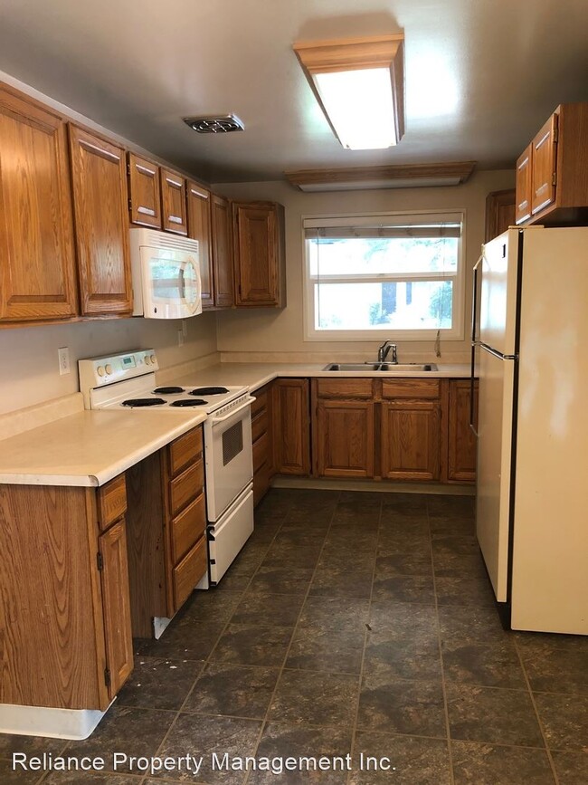 Building Photo - 3 br, 1 bath House - 16671 Lake Forest Blvd.