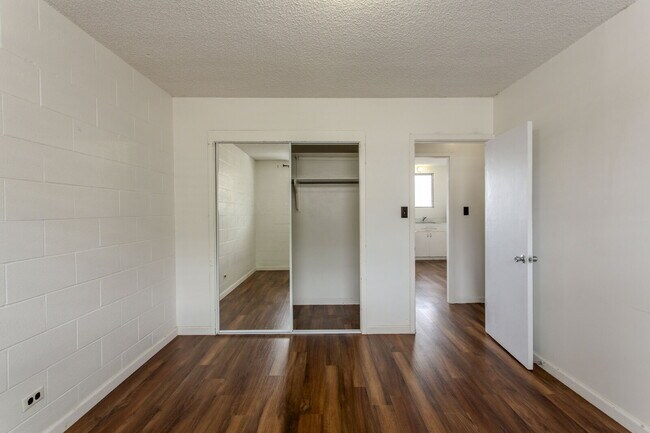 Building Photo - 1-Bedroom Condo with Parking in Makiki – $1,600/month