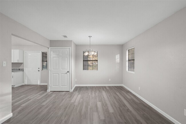 Foto del edificio - 20575 Kings Rd