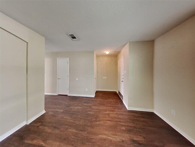 Foto del edificio - 201 Mammoth Springs Ln