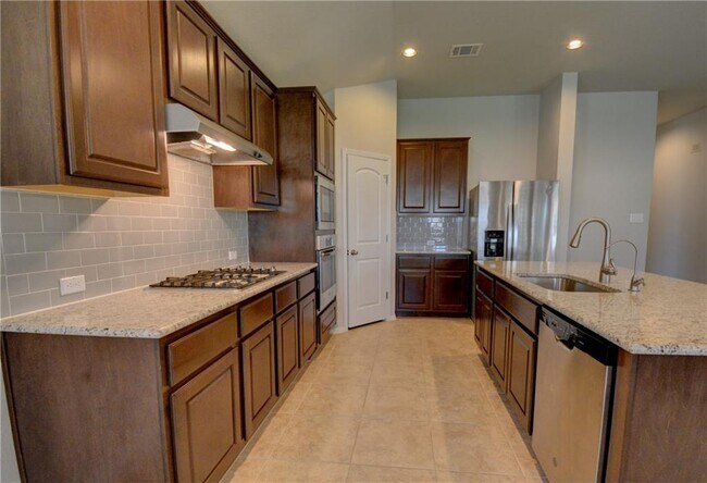 Building Photo - 2409 Brook Crest Way