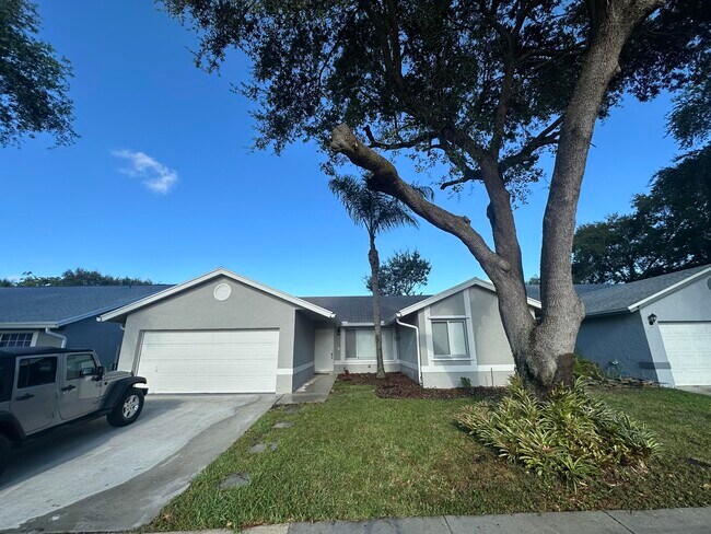 Building Photo - 5810 NW 37th Ave