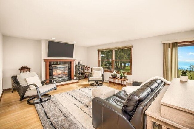 Building Photo - 12650 N Lake Shore Dr
