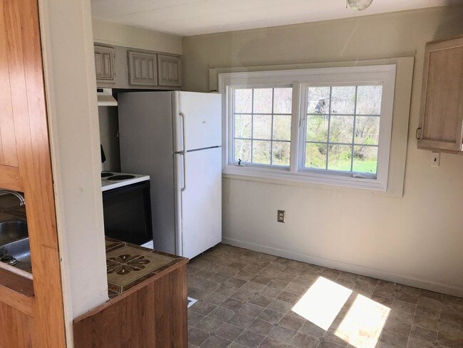 Building Photo - 138 Livingston Cove Rd