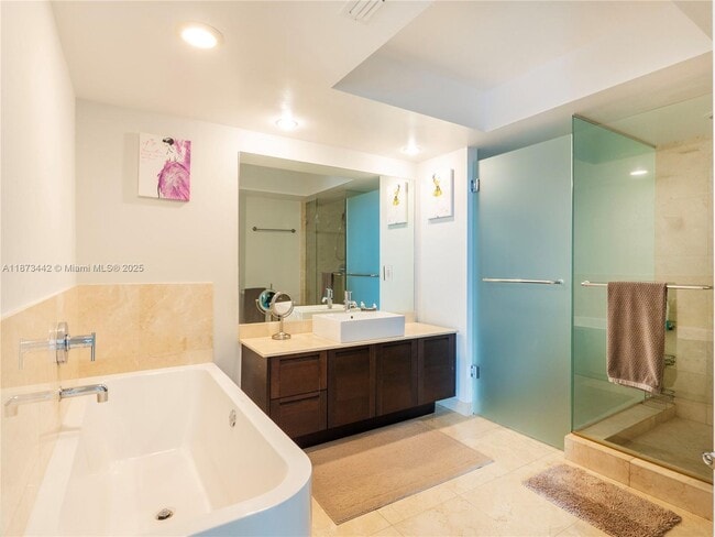 Foto del edificio - 250 Sunny Isles Blvd