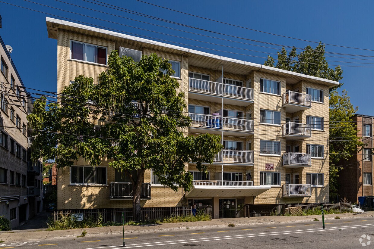 Building Photo - 5345 Av Walkley