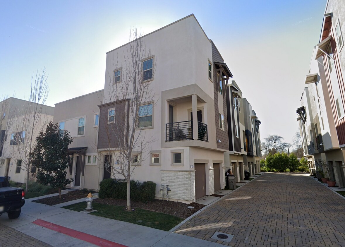 Primary Photo - Modern 2-Bedroom Condo Near Downtown Sacra...