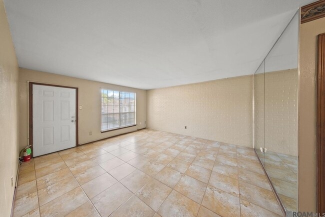 Building Photo - 2100 College Dr