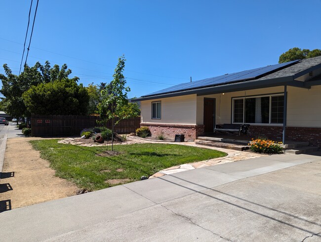 Building Photo - 956 Lupin Ave