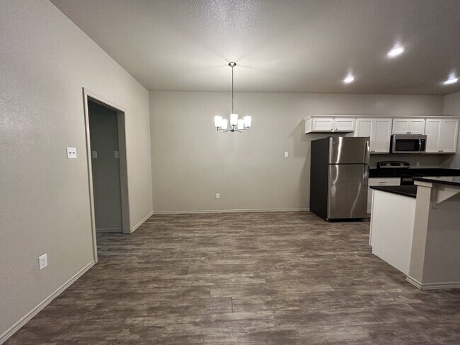 Foto del edificio - Beautiful Townhome Located Near Texas Tech...