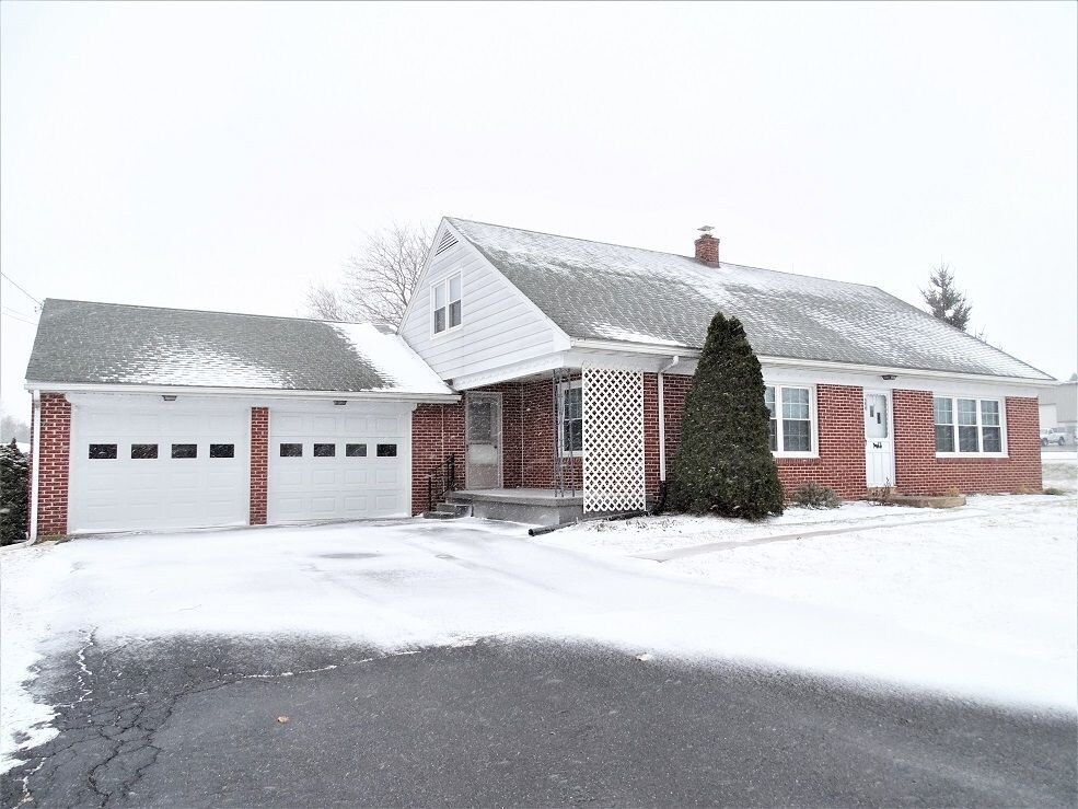 Primary Photo - 996 E Main St