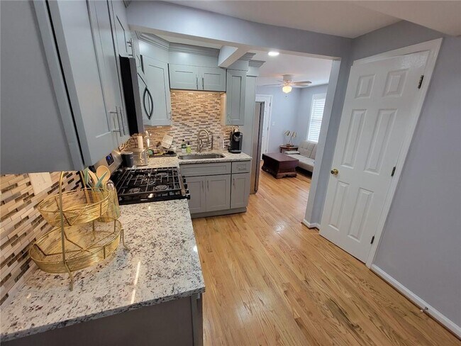 Foto del edificio - 1896 Ridgewood Dr NE