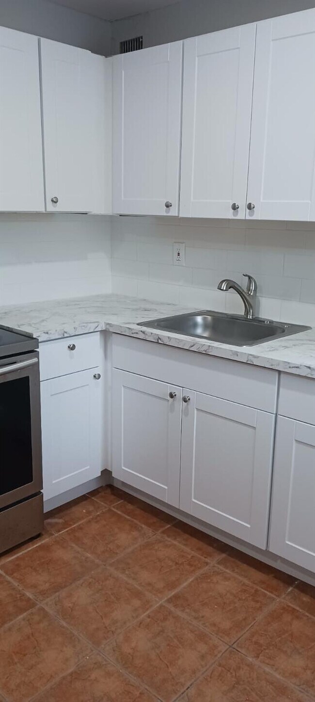 Foto del edificio - 913 SW 15th Terrace