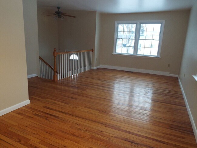 Building Photo - 3 br, 2.5 bath House - 415 FLORIN AVE