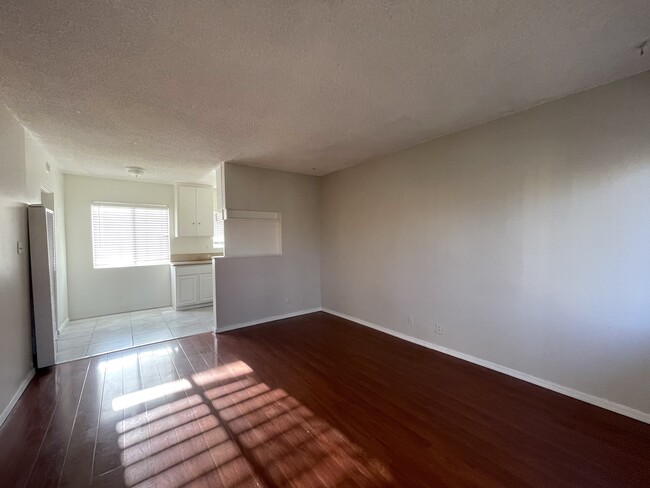 Foto del edificio - 701 W Newmark Ave
