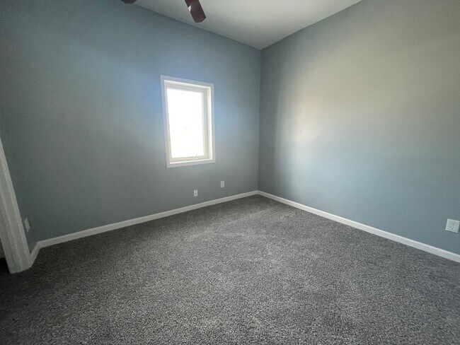 Building Photo - Two Bedroom One Bathroom Home