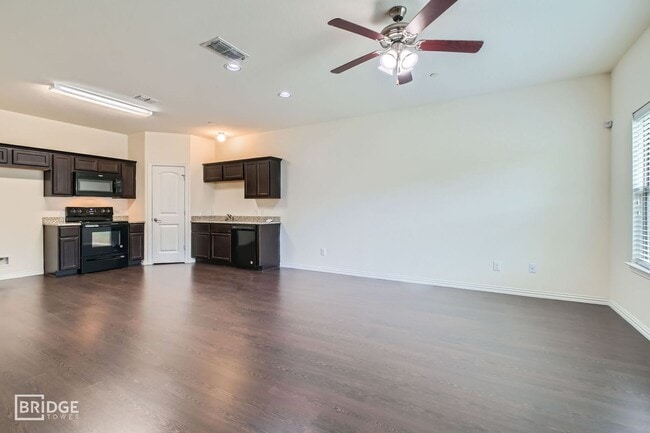 Building Photo - 1349 Lakecrest Ln