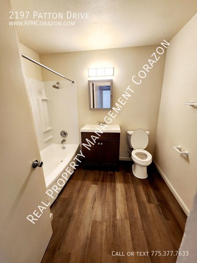 Building Photo - Newly upgraded upstairs 2 Bed, 1 Bath Apt ...