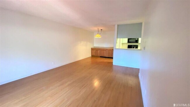 Foto del edificio - 39975 Cedar Blvd