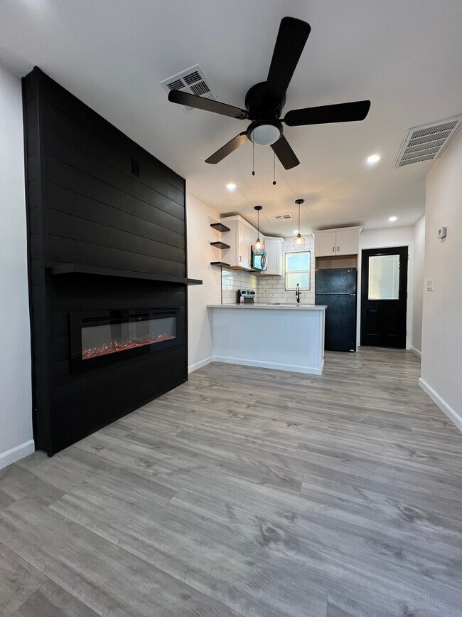Foto del edificio - 1447 E Mountain View Rd