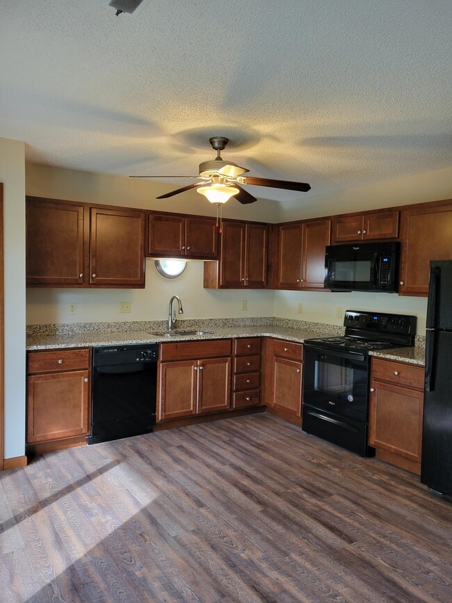 Building Photo - 31 Cherry Tree Ln
