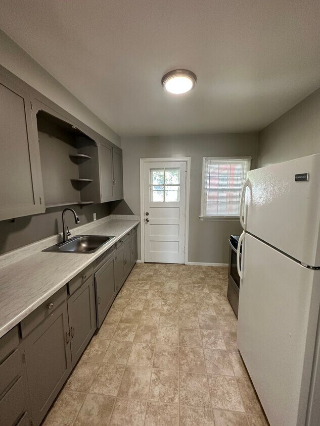 Foto principal - 2 BEDROOM, 1 BATHROOM APARTMENT NEAR ALTA ...