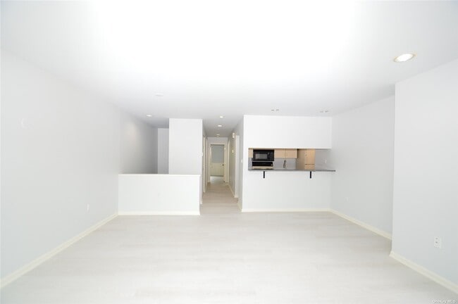 Building Photo - 241 Oak Park Dr