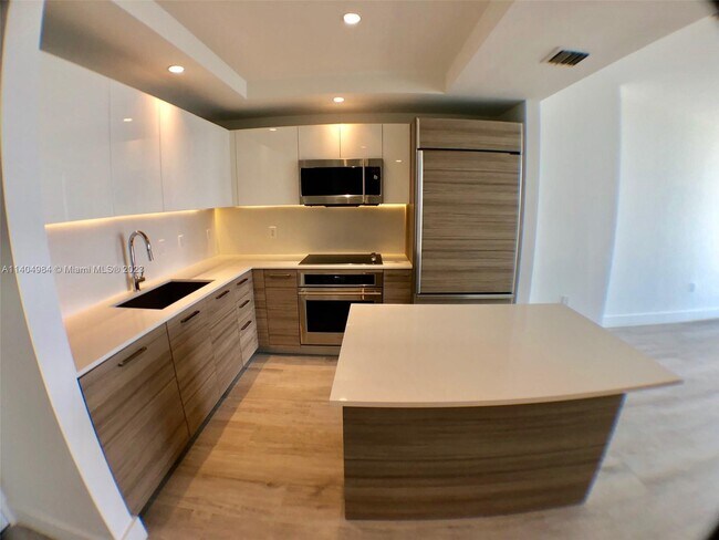 Foto del edificio - 121 NE 34th St