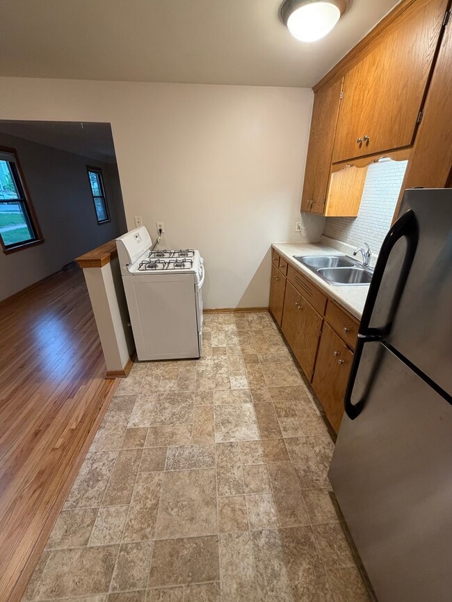 Foto del edificio - 3016 W 44th St