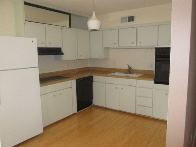 Building Photo - 4609 Delamar Ave NE