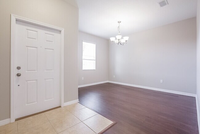 Foto del edificio - 13419 Lake Monroe Pl