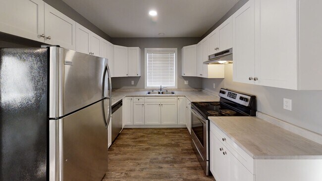 Building Photo - 9520 112 Ave