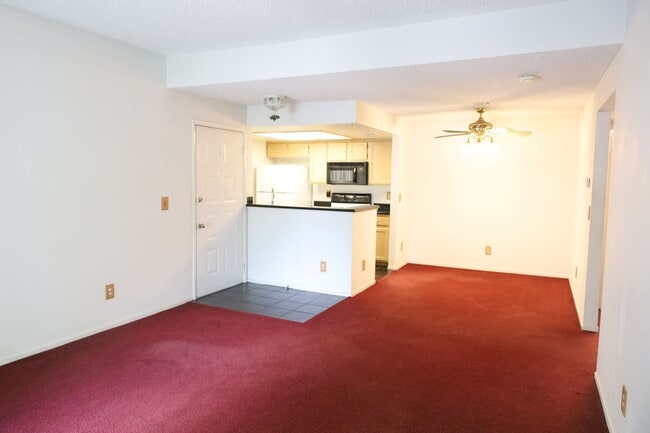Building Photo - Lovely One Bedroom One Bathroom Apartment!