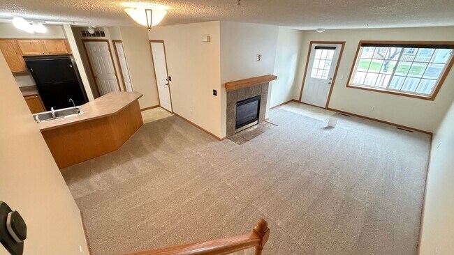 Foto del edificio - Freshly painted 3BD/2BA Townhome * Rosemount * Available Now