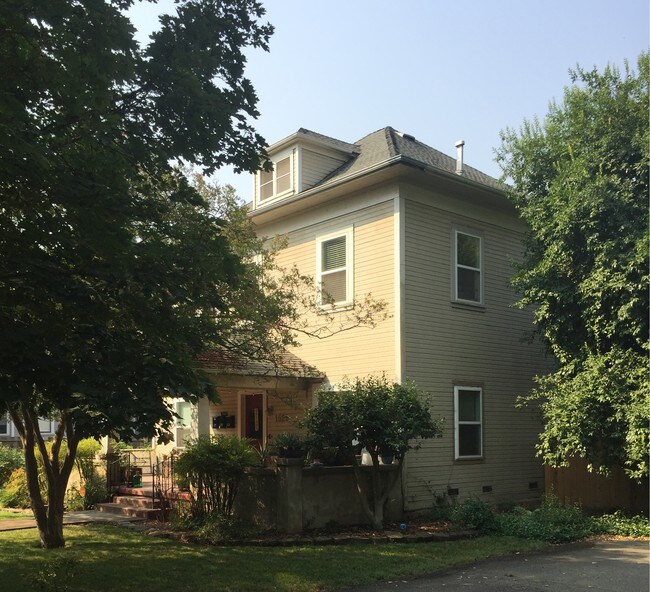 Foto del edificio - 1529 Oleander Ave