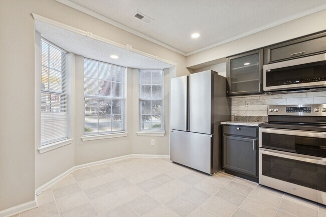 Foto del edificio - Hampton Townhouse-Move in Quick