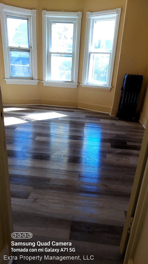 Building Photo - 4 br, 1 bath House - 41 Edgemere Ave