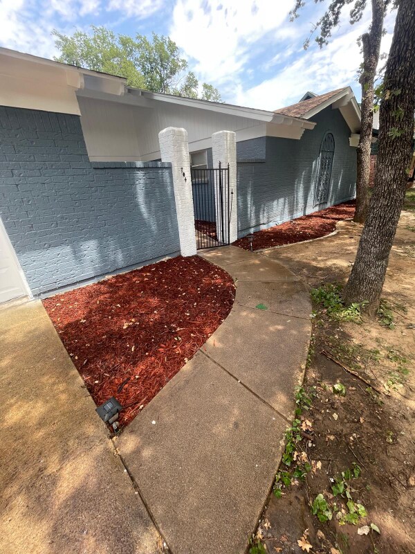 Foto del edificio - 704 W Pleasantview Dr