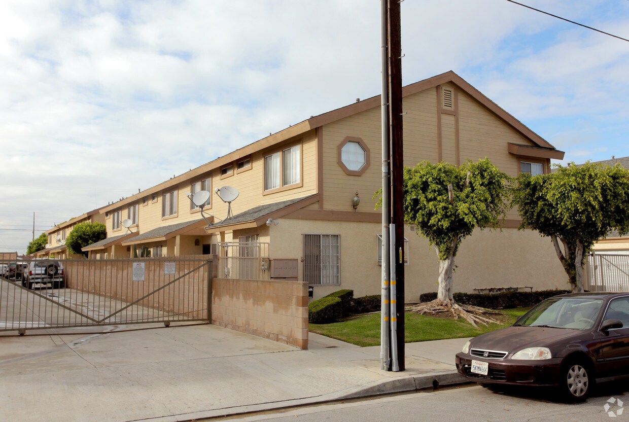 Building Photo - Belshire Apartments