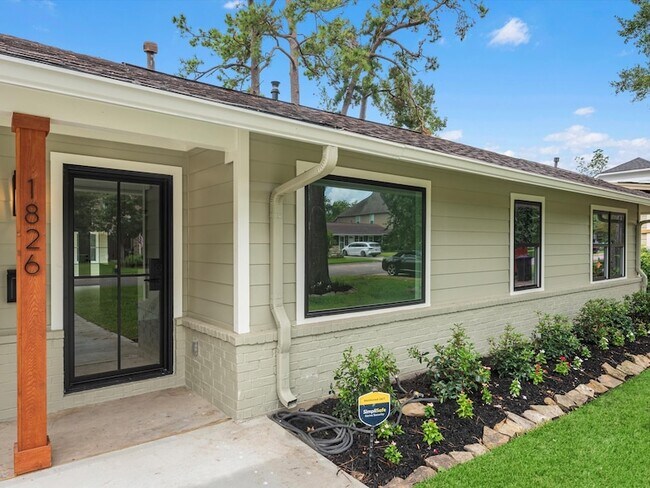 Foto del edificio - 1826 Woodcrest Dr