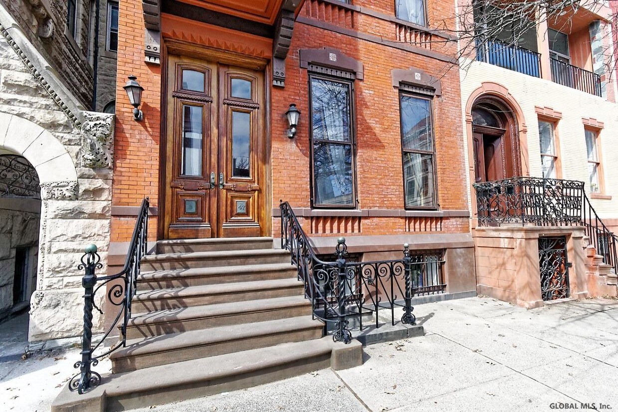 Primary Photo - 47 2nd St