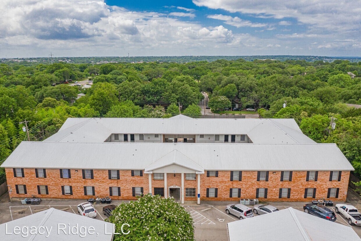 Primary Photo - 2504 Hilltop Dr