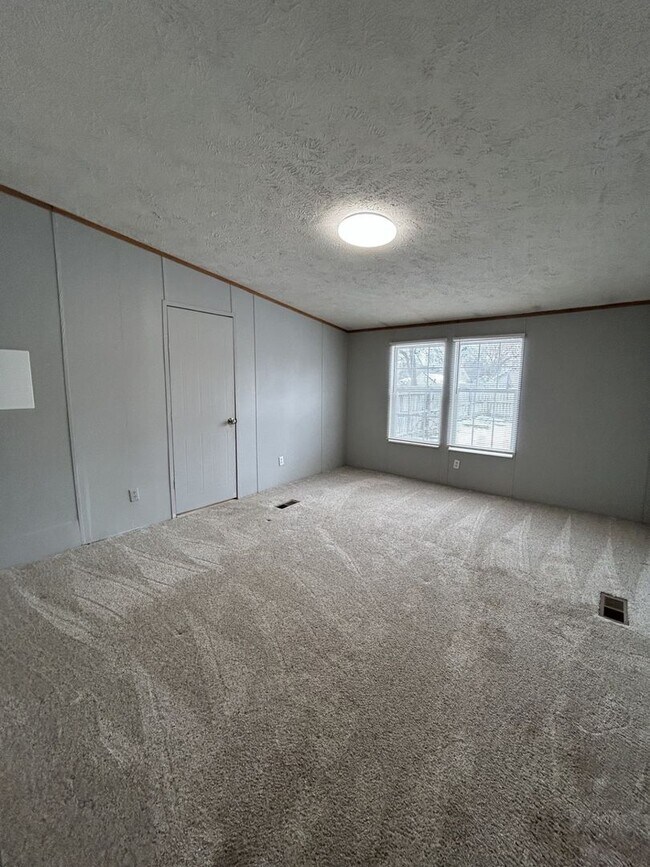 Foto del edificio - Very Nice 3BR / 2BA Home with Lots of Space - Both Inside & Out!