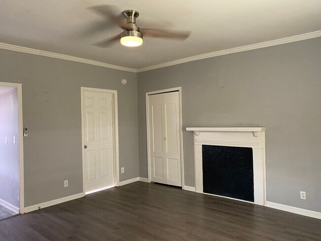 Foto del edificio - AVAILABLE NOW at a Good Price. 1 Bed 1 Bath FOR LEASE in Columbia. $700 Rent.